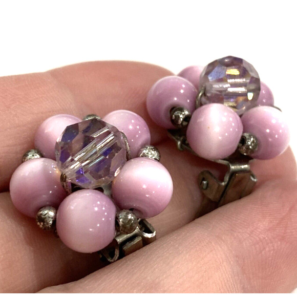 Vintage Mid Century Clip On Earrings purple ombre crystal beaded round clusters - Picture 7 of 7